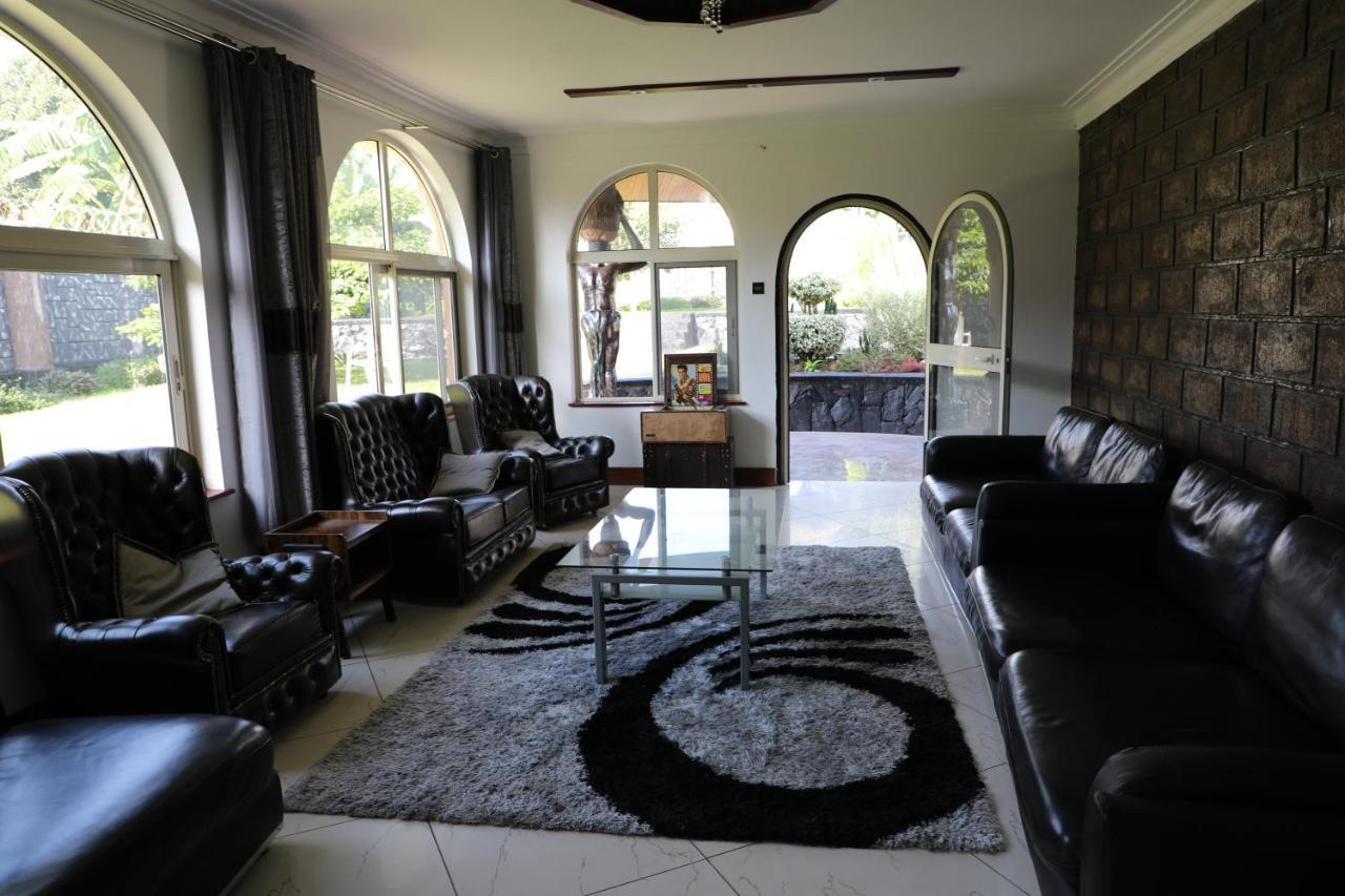 Stallion Place - Bed And Breakfast Kampala Ngoại thất bức ảnh