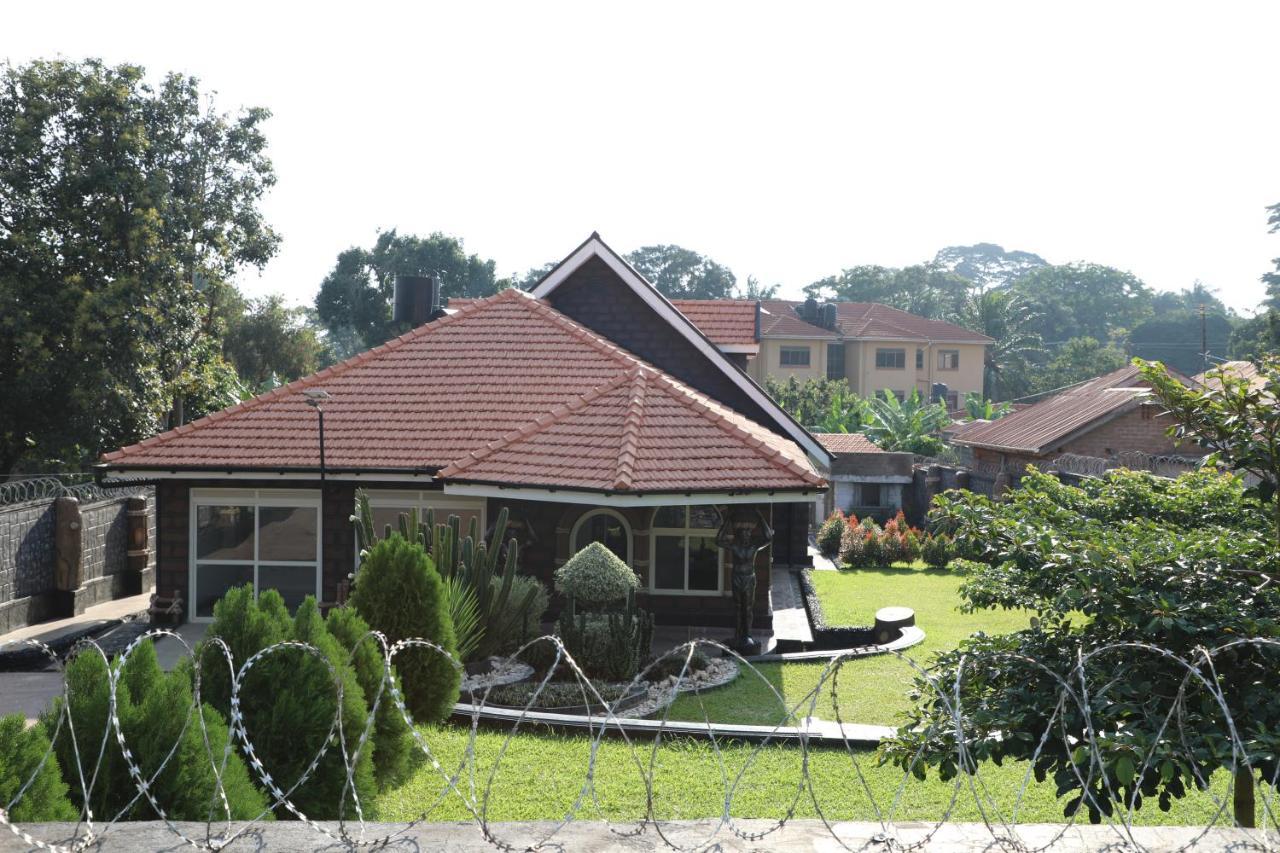 Stallion Place - Bed And Breakfast Kampala Ngoại thất bức ảnh