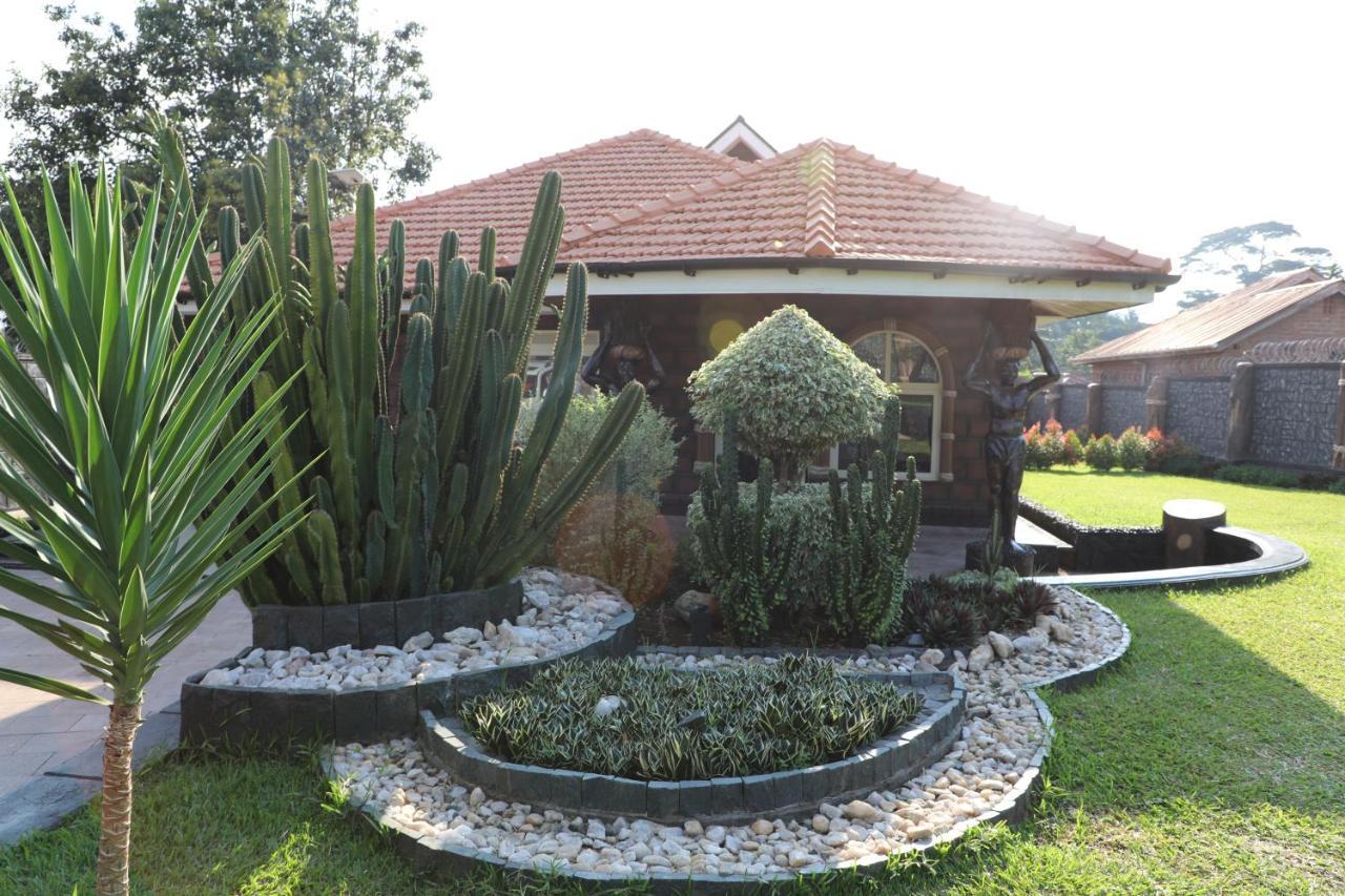 Stallion Place - Bed And Breakfast Kampala Ngoại thất bức ảnh